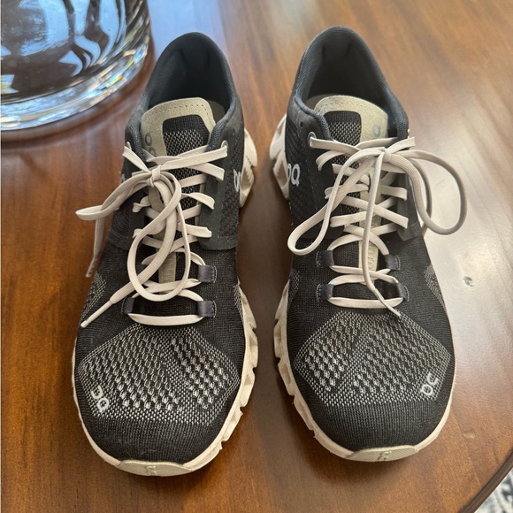 On Cloud women’s sneakers - Picture 2 of 4